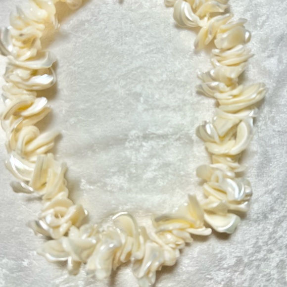 Mother of pearl MOP shell statement necklace, brooches, bracelet , earrings - Picture 9 of 16